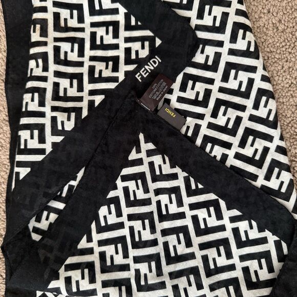 Authentic Fendi Women’s Black And White FF Monogram Cotton Scarf Handkerchief - Picture 4 of 5